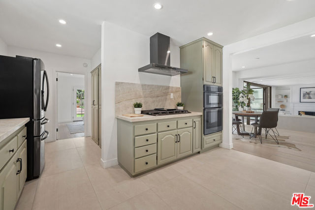 712 N RODEO Drive, Beverly Hills CA: https://media.crmls.org/mediaz/24a4bc9b-91fa-4f07-b4a9-4f9219126b5a.jpg