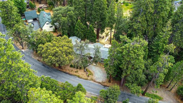 23357 Middle Camp Rd, Twain Harte CA: https://media.crmls.org/mediaz/24a4c70a-4023-48c3-a77b-871d7790fa0f.jpg