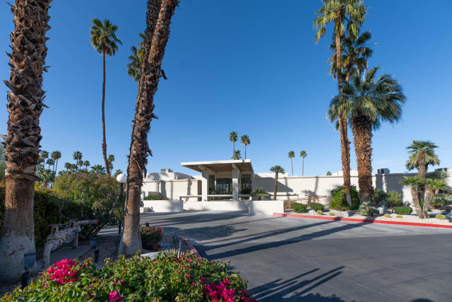 189 Desert Lakes Drive, Palm Springs CA: https://media.crmls.org/mediaz/24a57e66-6f70-485d-9459-5a6074921e55.jpg
