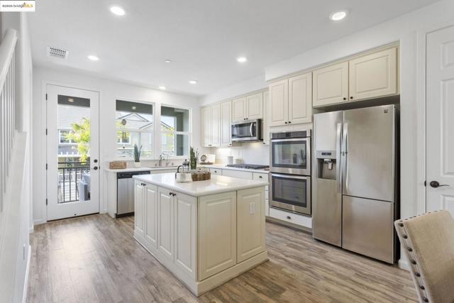 7129 Calistoga Ln, Dublin CA: https://media.crmls.org/mediaz/24a5eb1f-4b03-4e0d-9440-d0c791e902c7.jpg