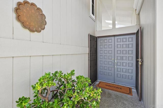 2294 Caminito Castillo, La Jolla CA: https://media.crmls.org/mediaz/24a604ab-4507-416a-8c12-1e2880fe817c.jpg