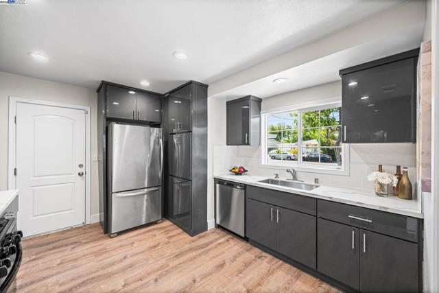 1244 Locust St, Livermore CA: https://media.crmls.org/mediaz/24a72526-21fe-494d-abca-57d2aea0bf28.jpg