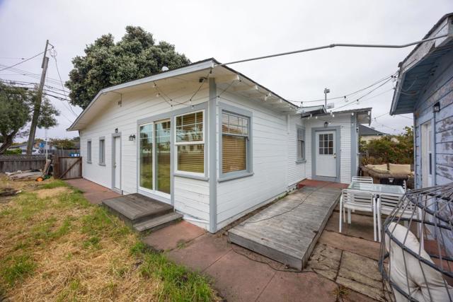 895 Main Street, Half Moon Bay CA: https://media.crmls.org/mediaz/24a83fee-2e4c-49ae-9849-95ebf99907b1.jpg