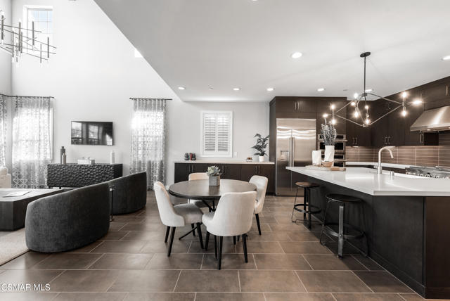 2492 Rondell Road, Camarillo CA: https://media.crmls.org/mediaz/24a8636a-5448-4b9b-921a-fa219d420c31.jpg