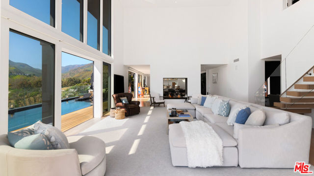 6463 Surfside Way, Malibu CA: https://media.crmls.org/mediaz/24a8dbf6-62cf-4642-80a3-c1a163056df0.jpg