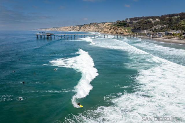 3157 Evening Way, La Jolla CA: https://media.crmls.org/mediaz/24a9643e-c62e-48be-a300-4a50d0f9481f.jpg