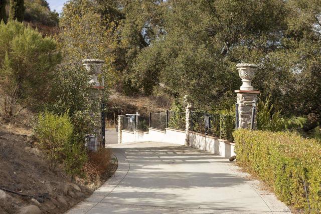 29531 Gordon Hill Road, Valley Center CA: https://media.crmls.org/mediaz/24a998b9-8e2d-44ab-b4a4-d68cac1a6a30.jpg