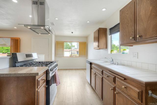 Detail Gallery Image 14 of 47 For 3607 Frenzel Cir, Oceanside,  CA 92056 - 2 Beds | 2 Baths