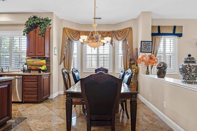 6013 Kingsmill Ter, Dublin CA: https://media.crmls.org/mediaz/24a9c139-4f86-4d6c-981a-d0b91c844aaf.jpg