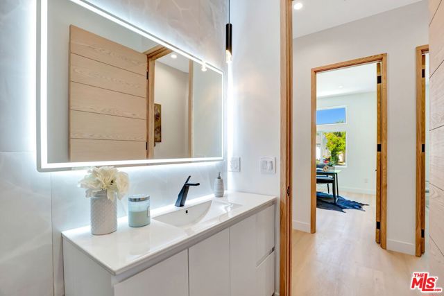 5730 Lasaine Avenue, Encino CA: https://media.crmls.org/mediaz/24aa06eb-d094-4ee9-9ba9-87a5dffd9721.jpg