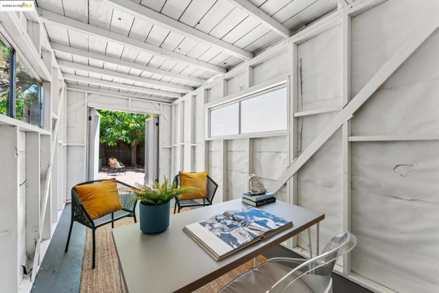 3129 Deseret Dr, Richmond CA: https://media.crmls.org/mediaz/24aa3aa1-f406-4699-b1aa-92fbb68a7f23.jpg