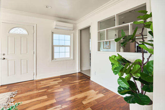 401 Del Norte Street, Los Angeles CA: https://media.crmls.org/mediaz/24aa3dd0-e68c-4649-98ea-d93739ef695f.jpg