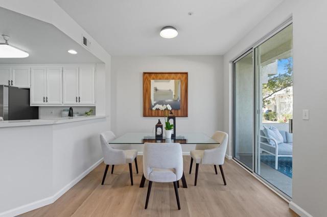 401 Baltic Circle, Redwood City CA: https://media.crmls.org/mediaz/24aa4192-d8ba-425d-8e89-03beabb7f46e.jpg