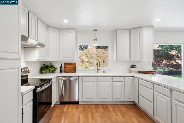 3739 Northridge Dr, Concord CA: https://media.crmls.org/mediaz/24aa759d-42b2-4c5e-8921-399f196f1a5f.jpg