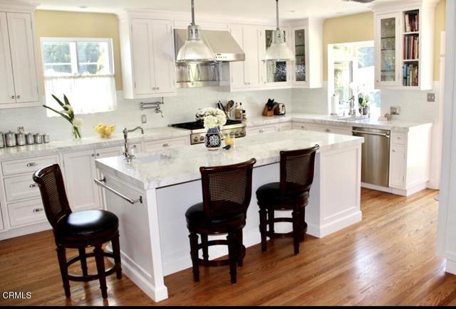 807 N Doheney Drive, Beverly Hills CA: https://media.crmls.org/mediaz/24ab6b13-e726-4be7-8e1a-07af19451907.jpg
