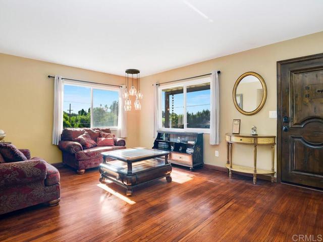 Detail Gallery Image 6 of 67 For 511 Hilltop Dr, Chula Vista,  CA 91910 - 3 Beds | 2 Baths