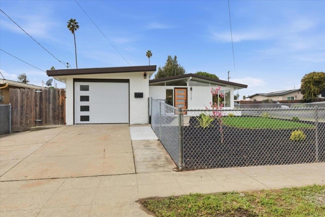 27707 La Porte Ave, Hayward CA: https://media.crmls.org/mediaz/24abbddd-984f-49a2-bb48-1d2cf4d426b8.jpg