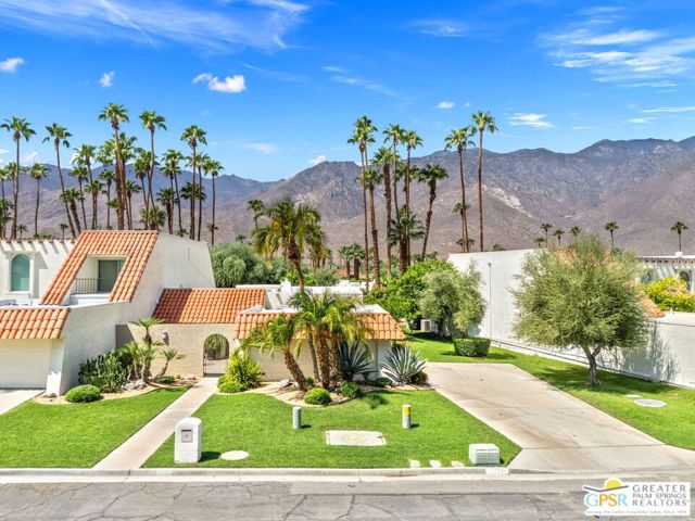 3351 Andreas Hills Drive, Palm Springs CA: https://media.crmls.org/mediaz/24abd9ec-5a2e-4d55-9742-c26294c769c1.jpg