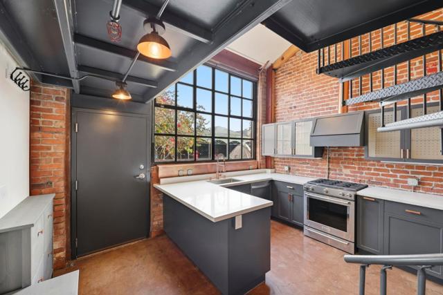 1501 37th Avenue, Oakland CA: https://media.crmls.org/mediaz/24abdcfb-71ea-4904-8e40-08e0116d3013.jpg