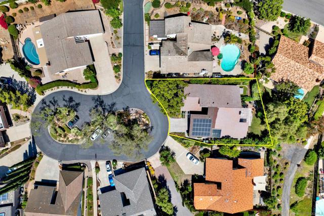 17233 Cuvee Ct, Poway CA: https://media.crmls.org/mediaz/24abeb1f-9647-4608-88aa-ff6d9b613878.jpg