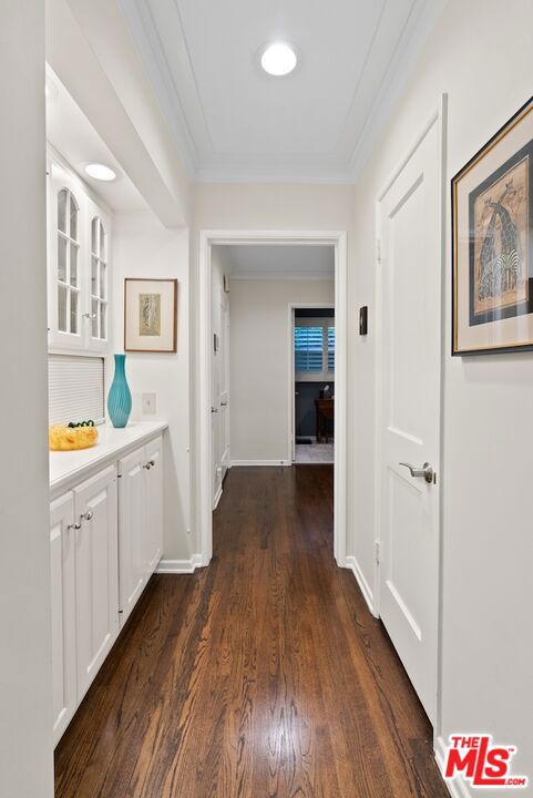 11051 Strathmore Drive, Los Angeles CA: https://media.crmls.org/mediaz/24ac5ff6-3209-40b2-979f-cfd9090eb13d.jpg