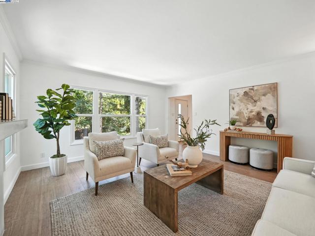 160 Moraga Way, Orinda CA: https://media.crmls.org/mediaz/24ac6337-7722-4e85-b2d5-7c06ed3c0203.jpg
