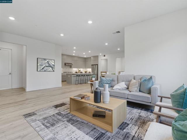 44862 S Grimmer Blvd, Fremont CA: https://media.crmls.org/mediaz/24ac73df-c140-495f-b9f7-cfd5c7f42c43.jpg