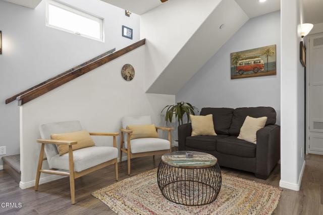 2149 Monmouth Drive, Ventura CA: https://media.crmls.org/mediaz/24ace3da-b32e-498d-a307-8db85947eaba.jpg