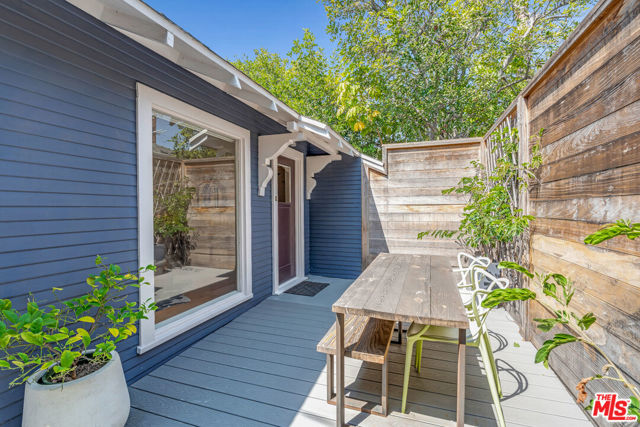 7024 De Longpre Avenue, Los Angeles CA: https://media.crmls.org/mediaz/24ad6a3c-5d5c-454d-b083-5a58155d169f.jpg
