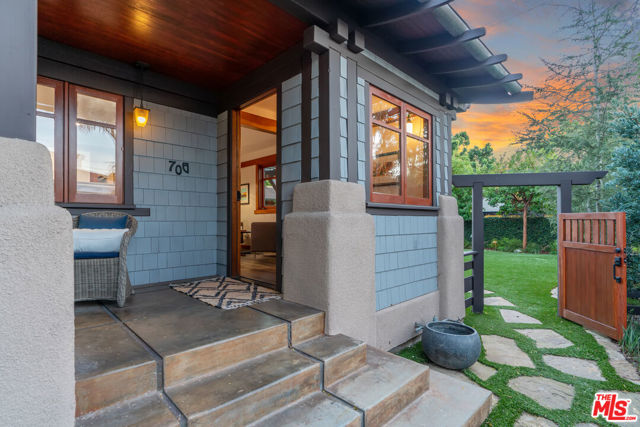 Image 7 of 50 For 706 Navy Street