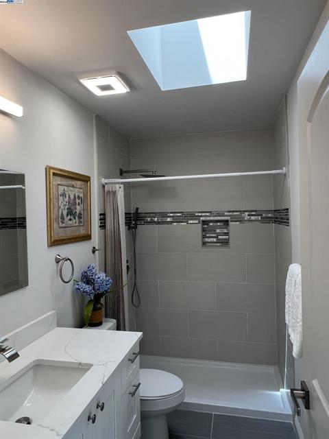 2559 Lynn Ave, Concord CA: https://media.crmls.org/mediaz/24adf648-2e8a-40e6-ae0d-bbb599aed24a.jpg