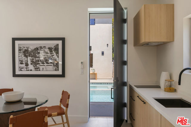 2115 Walnut Avenue, Venice CA: https://media.crmls.org/mediaz/24af239b-9ebc-4e9e-b695-5faf7f30a1a8.jpg