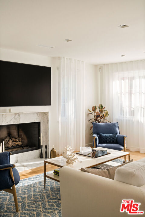 Image 28 of 72 For 705 Palisades Beach Road