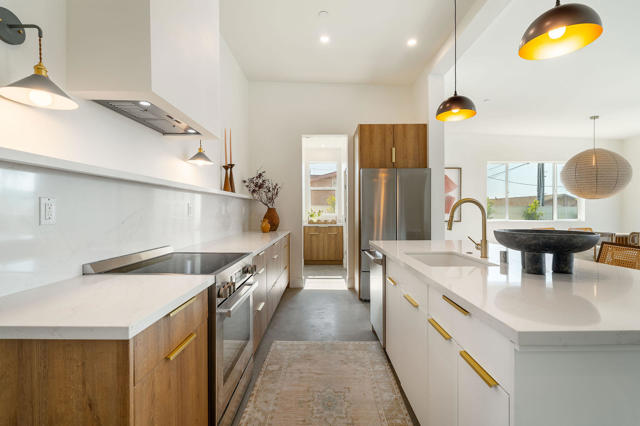 361 W Sunview Avenue, Palm Springs CA: https://media.crmls.org/mediaz/24afea68-a888-4ef7-b834-aa225d3fa73f.jpg