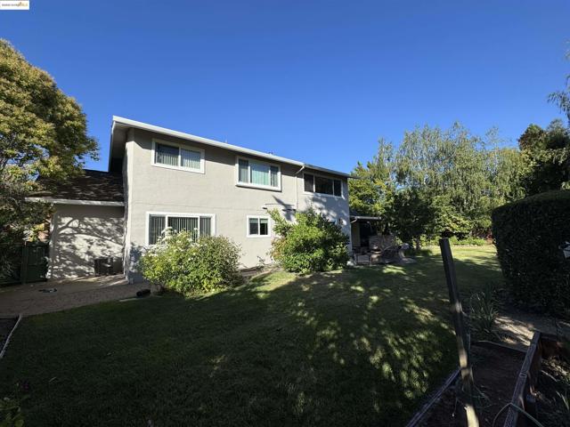 8 Juniper Way, Moraga CA: https://media.crmls.org/mediaz/24b0070c-2292-43f1-8c7f-9b8ebeddd275.jpg
