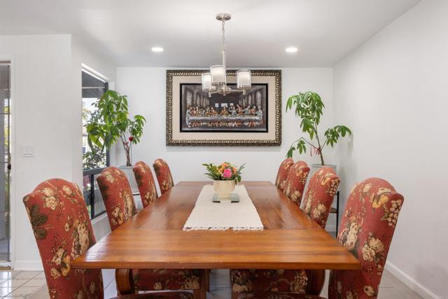 Detail Gallery Image 4 of 21 For 736 Granada Dr, Vista,  CA 92083 - 4 Beds | 2 Baths