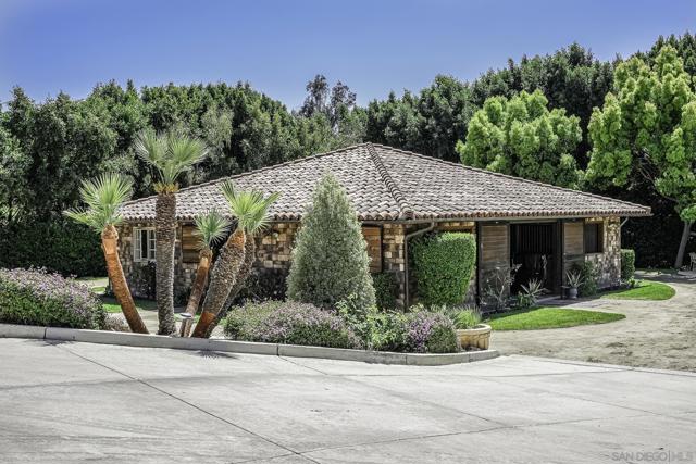 5305 La Crescenta, Rancho Santa Fe CA: https://media.crmls.org/mediaz/24b1462a-e402-449b-96c8-d9e81fce8b75.jpg