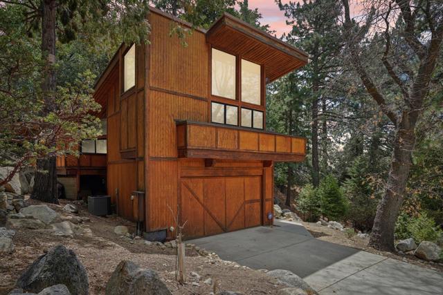 55491 Howland, Idyllwild CA: https://media.crmls.org/mediaz/24b149ed-4885-4f8f-ad4d-af5743d761ee.jpg