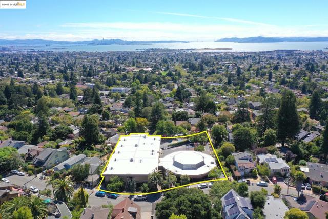 1130 Oxford, Berkeley CA: https://media.crmls.org/mediaz/24b1f709-5e86-41c9-8c13-321897769b8f.jpg