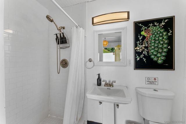 9586 Alto Dr, La Mesa CA: https://media.crmls.org/mediaz/24b26416-bcbf-4126-bc68-1be52226d912.jpg