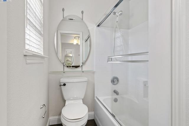 143 Shelterwood Ln, Danville CA: https://media.crmls.org/mediaz/24b28c83-977d-4ab6-b4c4-2f367b20d9d8.jpg