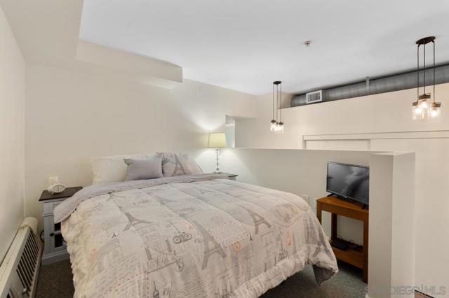 889 Date St, San Diego CA: https://media.crmls.org/mediaz/24b3012f-6ac7-417a-9263-bfd4c076f901.jpg