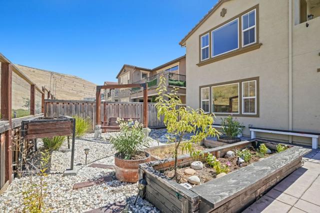 29732 Cantera Drive, Hayward CA: https://media.crmls.org/mediaz/24b347ab-5df7-4eef-9db9-e456d6e13c6d.jpg