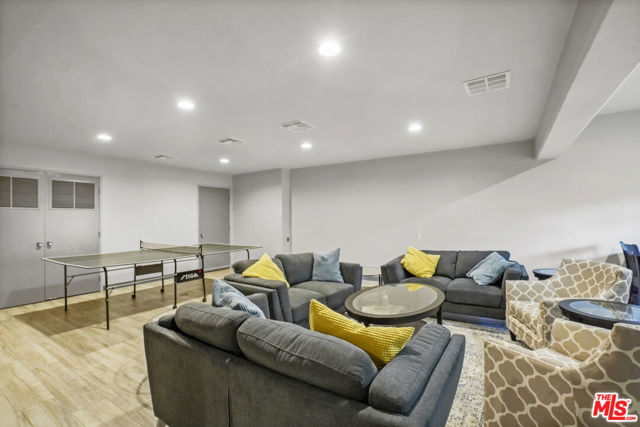 801 Ocean Avenue, Santa Monica CA: https://media.crmls.org/mediaz/24b35cea-33a8-4a9b-b4a7-f951bad20577.jpg