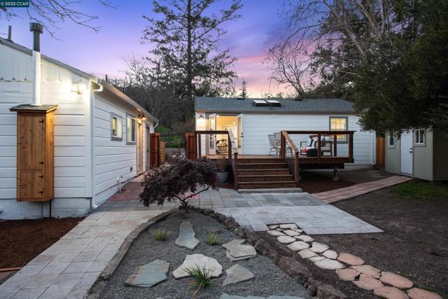 2188 1st Ave, Napa CA: https://media.crmls.org/mediaz/24b35dde-cceb-4dfb-94c3-af0ed1ffcc09.jpg