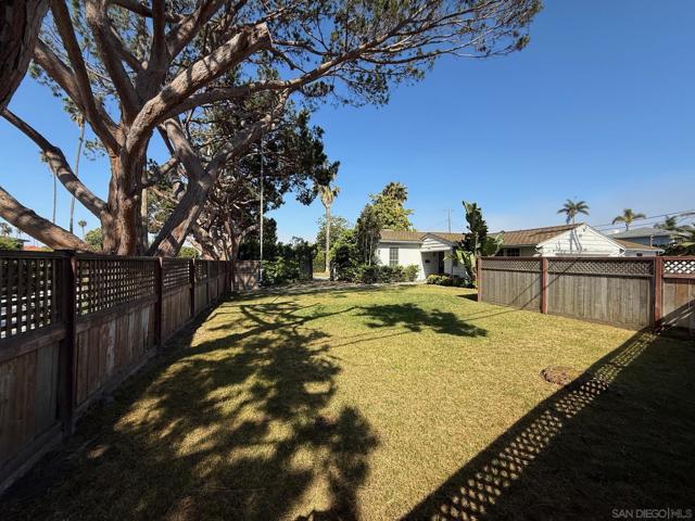 380 Via Del Norte Lot 9, La Jolla CA: https://media.crmls.org/mediaz/24b36f81-288d-4a5b-8c46-72257b10ef49.jpg