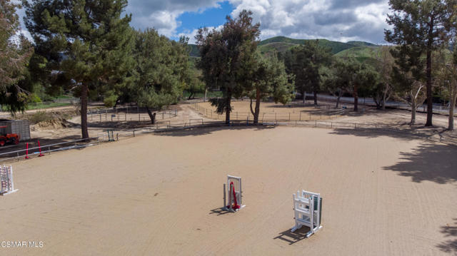 952 Carefree Drive, Simi Valley CA: https://media.crmls.org/mediaz/24b3dfc3-d741-4eba-bb21-edd089de0792.jpg