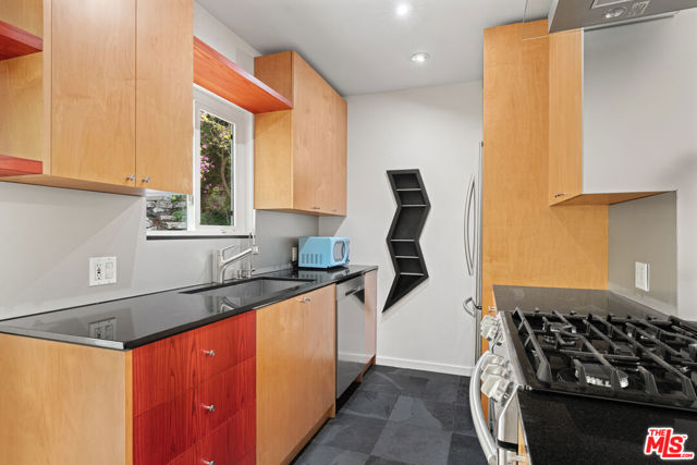 631 Pier Avenue, Santa Monica CA: https://media.crmls.org/mediaz/24b4d37a-3765-4c39-9277-a01b6208efbd.jpg