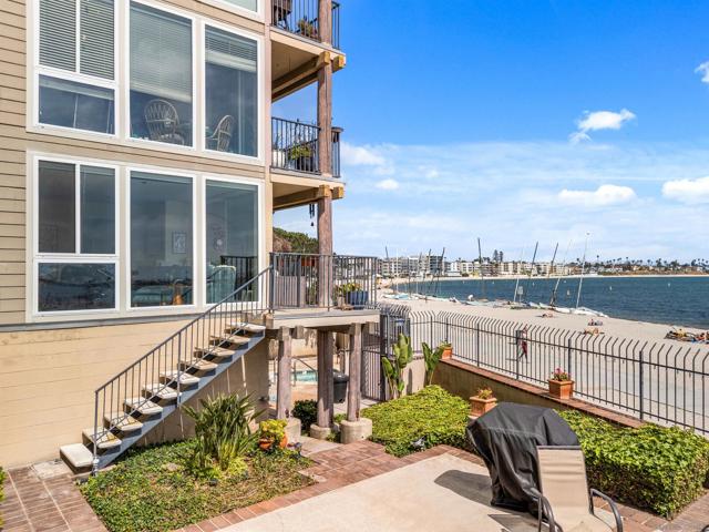 1221 Parker Pl, San Diego CA: https://media.crmls.org/mediaz/24b4d680-dc3c-47df-8b12-237139316291.jpg