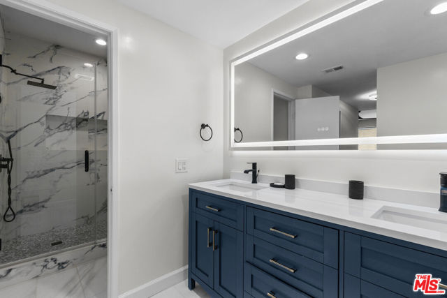 5310 Zelzah Avenue, Encino CA: https://media.crmls.org/mediaz/24b4e86e-01d9-46a8-906c-f9a9c1e45b4a.jpg
